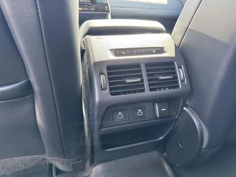 Used 2024 Land Rover Discovery Sport S image 16
