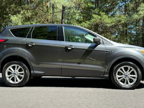 Used 2017 Ford Escape SE AWD/4WD image 4