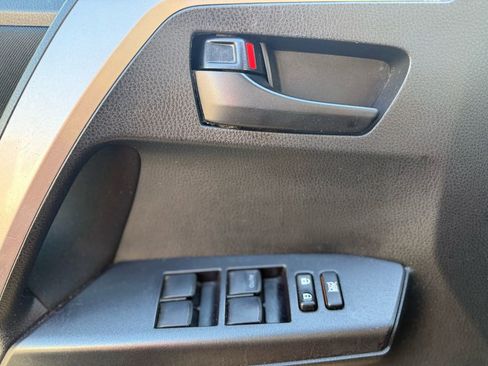 Used 2016 Toyota RAV4 LE AWD/4WD image 19