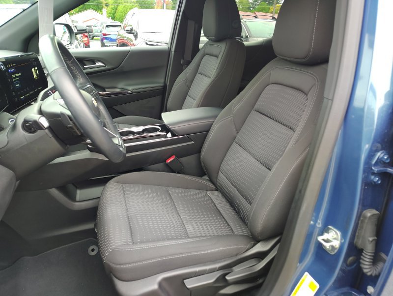 Used 2025 Chevrolet Equinox LT w/ Safety and Technology Package AWD/4WD image 8