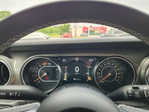 Used 2023 Jeep Wrangler Sahara image 11