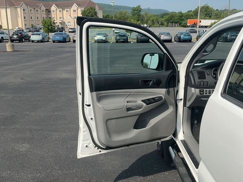 Used 2014 Toyota Tacoma 4x4 Double Cab w/ Convenience Package image 19
