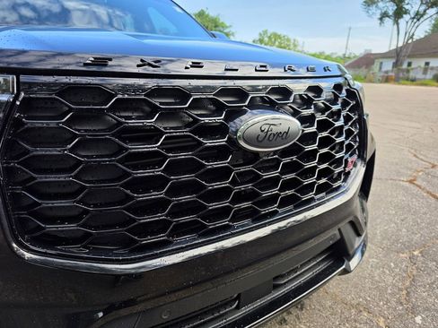 Used 2025 Ford Explorer ST w/ Sun And Sound Package image 19