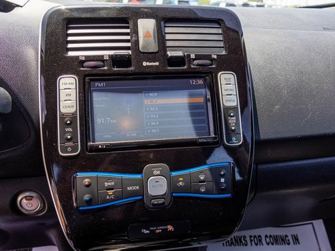 Used 2014 Nissan Leaf SL FWD image 25