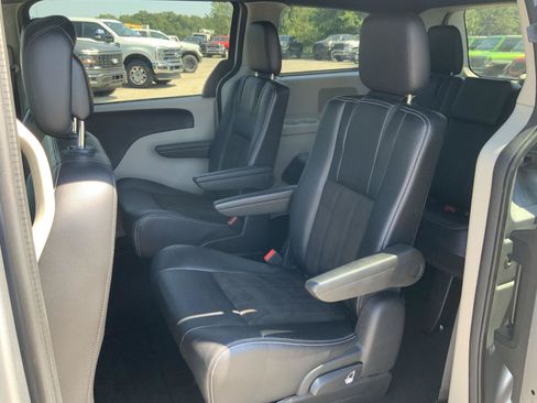 Used 2019 Dodge Grand Caravan SXT FWD image 43