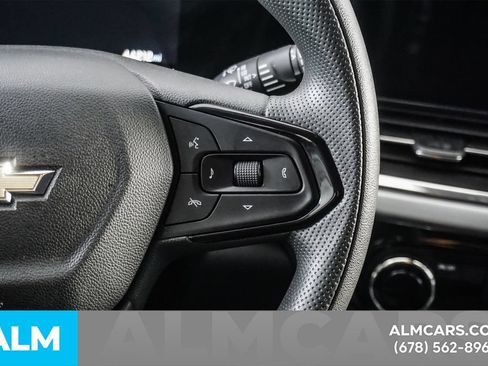 Used 2025 Chevrolet Trax LT FWD image 25