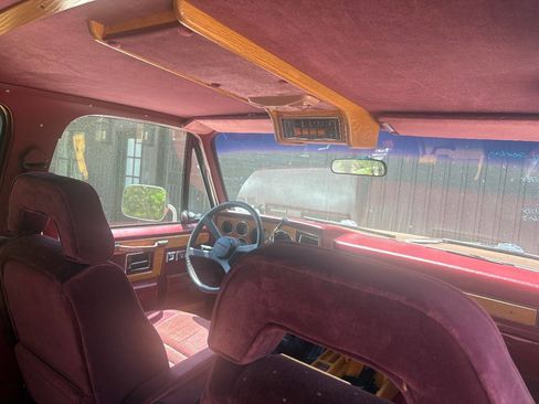 Used 1990 Chevrolet Suburban 4WD image 11