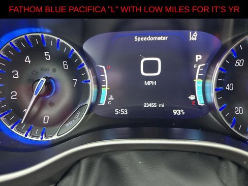 Used 2023 Chrysler Pacifica Touring-L FWD image 13