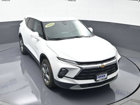 Used 2025 Chevrolet Blazer LT AWD/4WD image 46