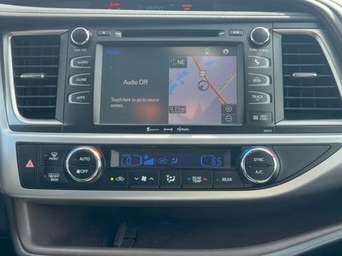 Used 2017 Toyota Highlander XLE FWD image 23