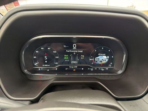 Used 2024 GMC Yukon AT4 w/ Technology Package image 16