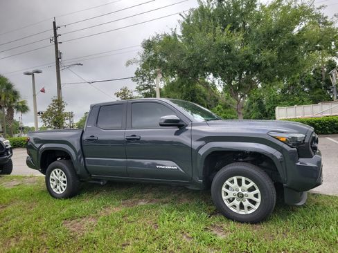 Used 2025 Toyota Tacoma SR5 AWD/4WD image 9