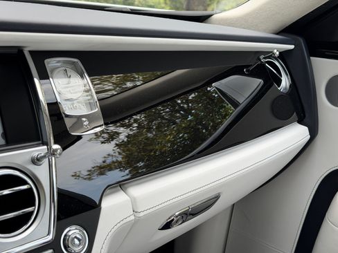 Used 2018 Rolls-Royce Ghost RWD image 28