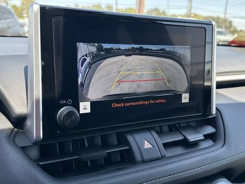 Used 2025 Toyota RAV4 XLE image 17