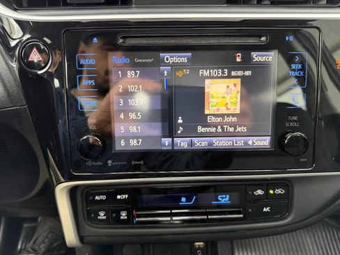 Used 2018 Toyota Corolla LE w/ LE Premium Package w/Moonroof image 33