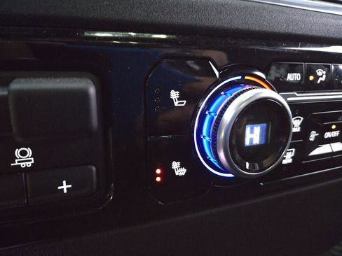 Used 2025 GMC Sierra 1500 Elevation image 23