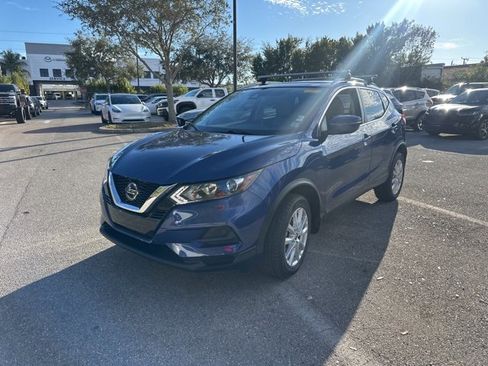 Used 2020 Nissan Rogue Sport SV image 2