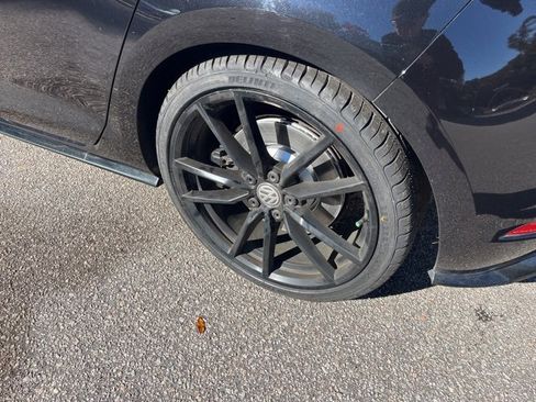 Used 2018 Volkswagen Golf R 4-Door image 28