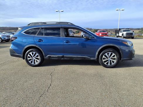Used 2020 Subaru Outback Premium image 2