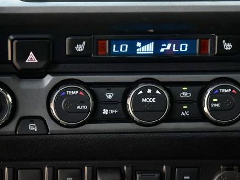 Used 2020 Toyota Tacoma TRD Sport w/ TRD Premium Sport Package AWD/4WD image 21