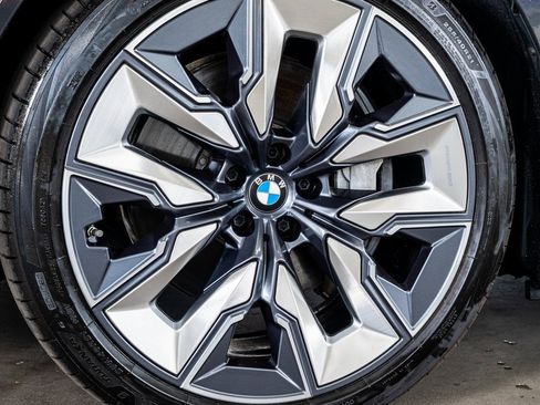 Used 2024 BMW i7 xDrive60 image 10