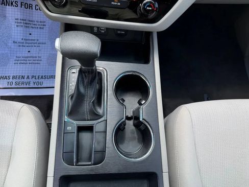 Used 2020 Kia Sedona LX FWD image 28