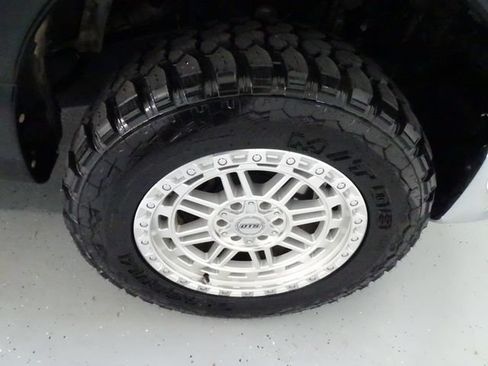 Used 2017 Nissan Titan SV AWD/4WD image 26