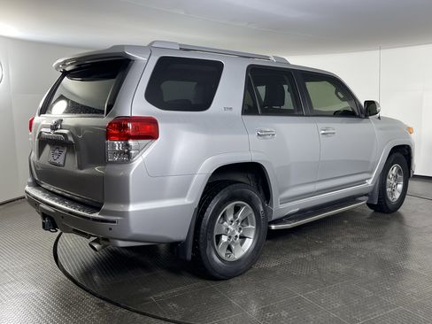 Used 2013 Toyota 4Runner SR5 image 5