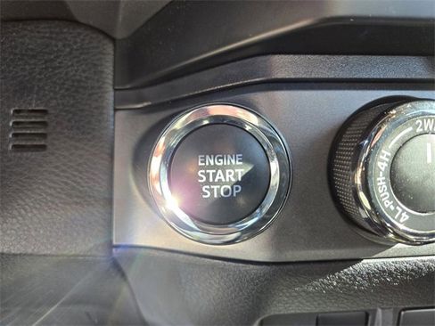 Used 2022 Toyota Tacoma TRD Off-Road image 19