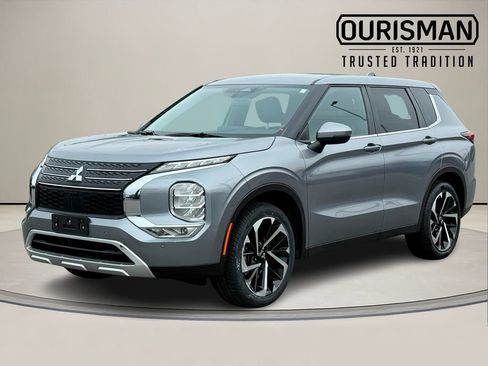 Used 2024 Mitsubishi Outlander SE image 2