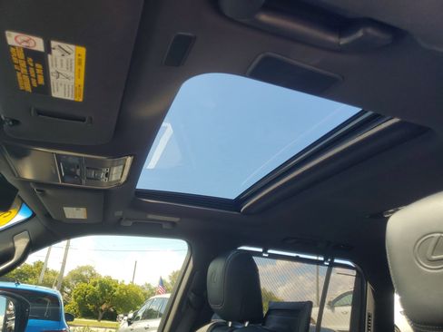 Used 2023 Lexus LX 600 4WD w/ Ultra Luxury Package image 21