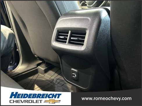 Used 2023 Chevrolet Equinox LT FWD image 17
