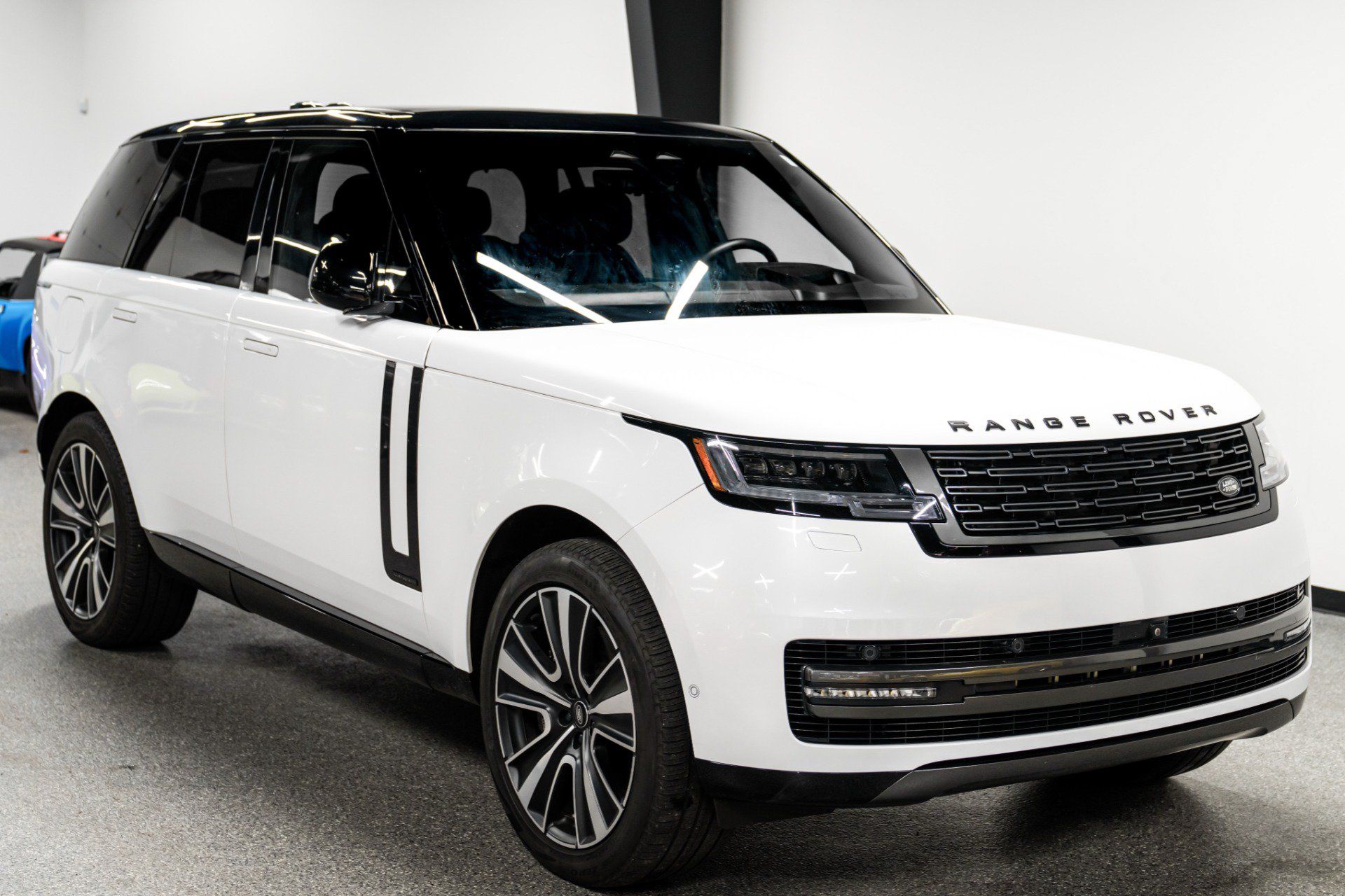 Used 2024 Land Rover Range Rover Autobiography AWD/4WD image 3