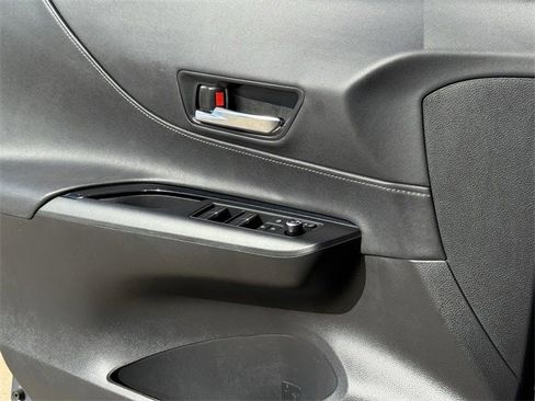 Used 2024 Toyota Venza LE image 23