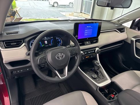Used 2025 Toyota RAV4 XLE Premium w/ Weather Package AWD/4WD image 18