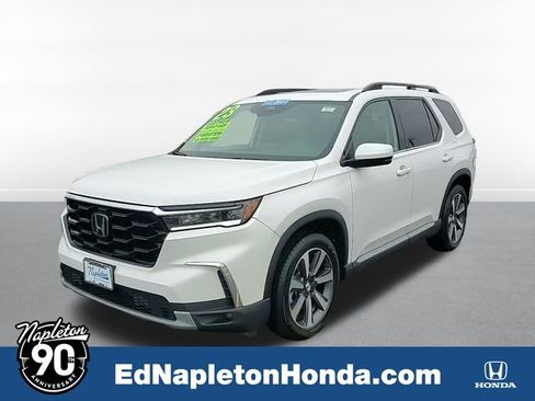 Used 2023 Honda Pilot Touring image 1