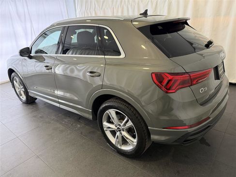 Used 2024 Audi Q3 2.0T Premium Plus image 3