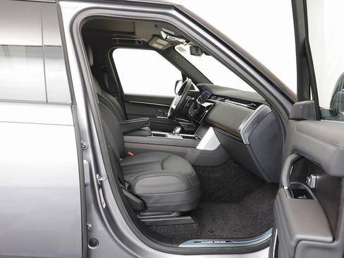 New 2025 Land Rover Range Rover Long Wheelbase SE image 23