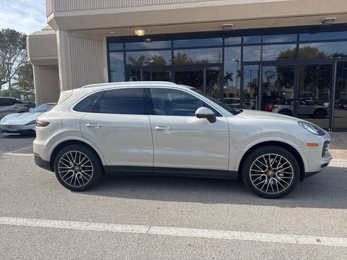 Used 2021 Porsche Cayenne image 4