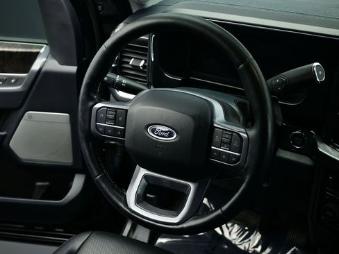 Used 2023 Ford F250 Lariat w/ Sport Appearance Package image 8