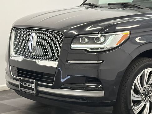 Used 2023 Lincoln Navigator Reserve AWD/4WD image 2