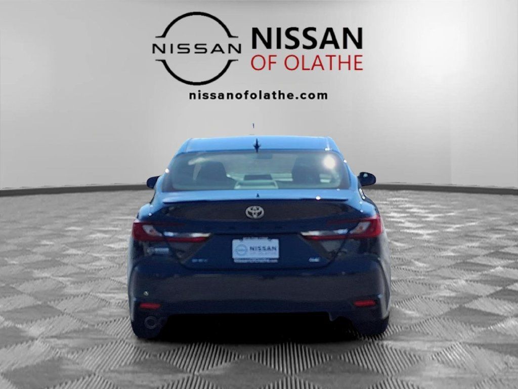 Used 2025 Toyota Camry SE FWD image 29
