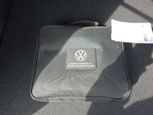 Used 2023 Volkswagen Tiguan SE R-Line image 31