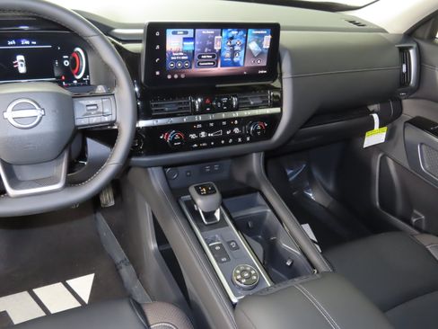 New 2026 Nissan Pathfinder SL image 38