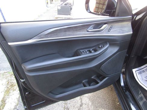 Used 2024 Jeep Grand Cherokee L Limited w/ Luxury Tech Group II image 27