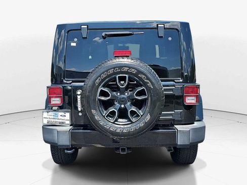Used 2018 Jeep Wrangler Sahara AWD/4WD image 5