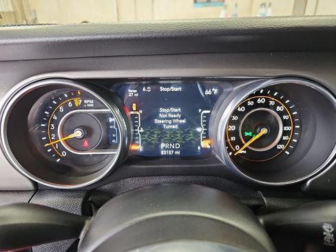 Used 2018 Jeep Wrangler Unlimited Sahara AWD/4WD image 18