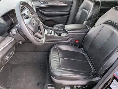 Used 2024 Jeep Grand Cherokee L Limited w/ Luxury Tech Group II image 12