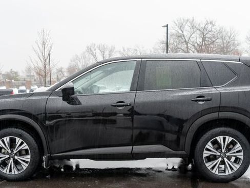 Used 2023 Nissan Rogue SV image 9