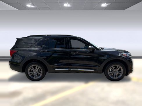 Used 2025 Ford Explorer Active w/ Active Comfort Package AWD/4WD image 7